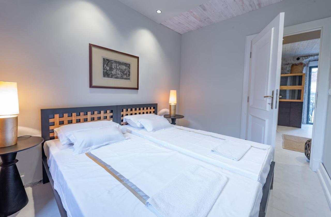 Apartments Gabela Рисан Екстериор снимка
