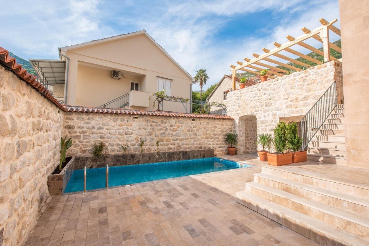 Apartments Gabela Рисан Екстериор снимка
