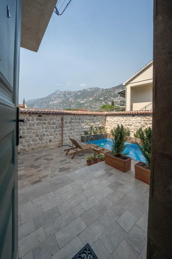 Apartments Gabela Рисан Екстериор снимка