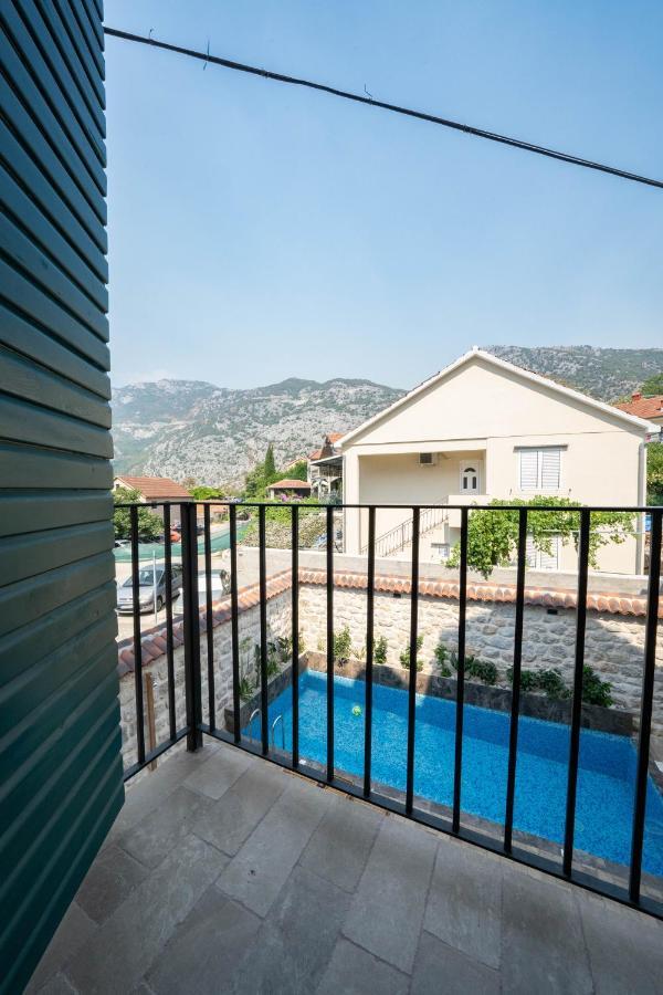 Apartments Gabela Рисан Екстериор снимка
