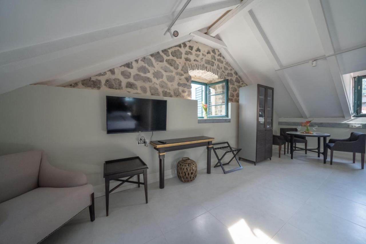 Apartments Gabela Рисан Екстериор снимка